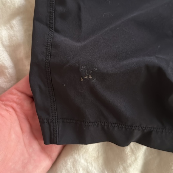 Lululemon Men’s Workout Shorts Size L - Picture 3 of 3